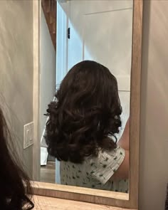 Different Layered Haircuts Medium, Layers In Short Curly Hair, 90s Blowout Dark Hair, Root Perm For Volume, 90s Lob Haircut Brunette, Short Brown Hair Wavy, Wedding Fits For Guests, Bouncy Blow Dry Short Hair, Short Blowout Hair