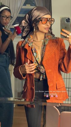 Groupie Outfit 70s, 70s Groupie Aesthetic, 90s Chola, 90s Chola Fashion, Vintage Fall Fashion, Western Winter Fashion, Colourful Blouse, Winter Fashion For Women, Look Disco