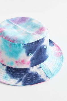 Cute Bucket Hats, Ty Dye, Pola Topi, Bucket Hat Outfit, Girl School Supplies, Bucket Hat Fashion, Tie Dye Crafts, Trendy Hat, Tie Dye Outfits