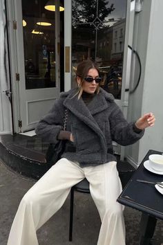 40+ Trendy Wide Leg Pants Outfit Ideas To Kick Your Style Up A Notch Shearling Jacket Outfit, Winter Shoe Trends, Ugg Classic Mini Ii, Riding Boots Fashion, Fall Winter Wardrobe, French Women