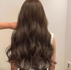 Korean Wave Hair, Korean Perm Medium Wavy Hair, Asian Wavy Hair, Korean Wavy Hair, Rambut Brunette, Korean Hair Color, Beauty Hair Color, Brown Hair Looks, Brown Hair Inspo