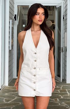 White Denim Halter Mini Dress 

How to style:
Our Corbin halter (https://www.beginningboutique.com.au/collections/search?q=halterneck) neck mini dress (https://www.beginningboutique.com.au/collections/mini-dresses) is perfect for a day out with friends! Pair this versatile mini dress with with black cowboy boots or sandals (https://www.beginningboutique.com.au/collections/search?q=sandals) depending on the mood!

Features:


  
 * Buttons down centre front 
 * Two faux pocket detailing at front Riley Green, Halter Neck Mini Dress, Prom Midi Dress, Black Cowboy Boots, 60's Dress, Summer Playsuit, Black Cowboy, Stretch Denim Fabric, Green Carpet