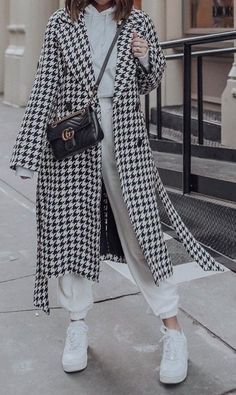 Black And White Coat Outfit, Women's Coat Pattern, Houndstooth Coat, Long Overcoat, Bodycon Dresses Casual, Long Coat Women, Trench Coats Women