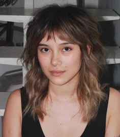 Cute Wolf Cut, Wolf Cut Hair, Medium Shag Haircuts, Hair Adviser, How To Cut Bangs, Short Bangs, Wolf Cut, Girl Haircuts, Shag Haircut