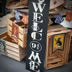 Welcome Harry Potter Symbols: Plank Design - Paisley Grace Makery Halloween Harry Potter Decorations, Harry Potter Door, Harry Potter Sign, Harry Potter Christmas Decorations, Harry Potter Symbols, Harry Potter Theme Birthday, Harry Potter Miniatures, Welcome Wood Sign, Welcome Signs Front Door