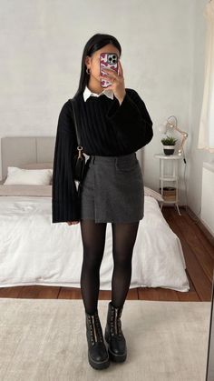 Outfit Elegantes, Chique Outfits, Day Outfits, Skirts With Boots, Power Girl