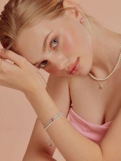 Jewel Bracelet, Medium Long Haircuts, Dakota And Elle Fanning, Comic Face, European Aesthetic, Bachelorette Outfits, Beauty Shots, Minimal Style, Long Hair Cuts