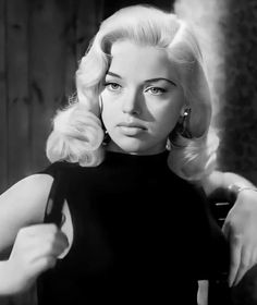 Old Rich Hairstyles, 60s Hollywood Hair, 50s Curls Long Hair, 50s Hollywood Hair, 1955 Hairstyles, Rich 50s Aesthetic, Old Glamour Hairstyles, Old Hollywood Glamour Hairstyles, Old Hollywood Glam Hair