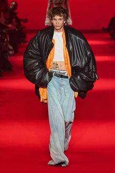 Vetements Fall 2024 Ready-to-Wear https://www.vogue.com/fashion-shows/fall-2024-ready-to-wear/vetements/slideshow/collection#37 Avantgarde Fashion, Demna Gvasalia, Studio C, Velvet Suit