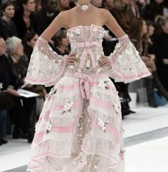 Pink High Fashion Haute Couture, Spring Haute Couture, Floral Couture, Rococo Fashion, Chanel Spring