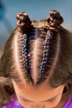 Glitter Hairstyles Braids, Hairstyle Ideas For Kids, Glitter Carnaval, Christmas Hairstyles For Kids, Cute Hairstyle Ideas, Fake Tattos, Concert Hairstyles, Bella Hair