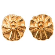 Pair of 22k gold shell/swirl motif earrings by Greek iconic designer Ilias Lalaounis. The earrings measure 125" x 1". Hallmarked 22k GR, A21, Lalaounis hallmark. The backs are 18k gold, hallmarked 750. Weight - 17.4 grams. Greek Earrings, Greek Jewelry Ancient, Ilias Lalaounis Jewelry, Ancient Greek Jewellery, Greek Earrings Ancient, Ancient Greek Jewelry 1stdibs, Luxury Gold Shell-shaped Earrings, Greek Fashion, Shell Earrings