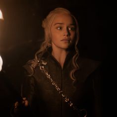 game of thrones daeneria starke holding a candle