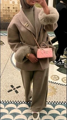 Preppy Chic Outfits, Brown Sequin Dresses, Preppy Chic, Hijab Fashion Inspiration, Asian Outfits, Fashion Killa