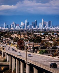 cars are driving on the freeway in los angeles