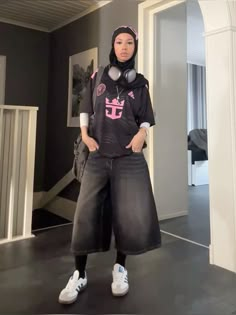 hijabi outfit inspo modest Modest Sporty Outfits, Hijabi Outfits School, Muslim Streetwear, Aesthetic Hijabi Outfits, Hijabi Street Style, Hijabi Modest Outfits