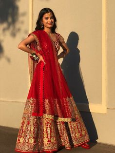 Hindu Wedding Dress Bridal Lehenga, Indian Prom Outfits, Tamil Clothing, Indian Prom Dresses, Indian Formal Dresses, Hippie Elegante, Orang India, Baju Kahwin, Desi Wedding Dresses