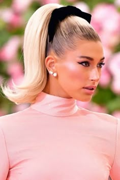 High Ponytail With Flipped Ends, 60s Retro Hairstyles, 1960s Hair Long Half Up, 90s Going Out Hairstyles, Half Up Beehive Hair, Barbie Headband Hairstyle, 60s Straight Hair, Barbie Hair Styling, Flipped Ends Ponytail