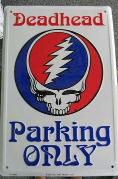 a deadhead parking only sign with a skull on it