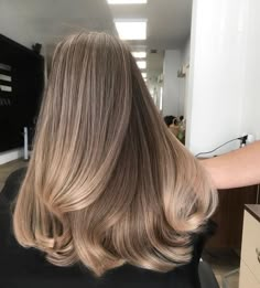 Natural Dimensional Balayage, Luxury Blonde Hair, Soft Summer Highlights, Soft Summer Balayage, Glossy Light Brown Hair, Glossy Blonde Hair, Full Head Of Foils On Brown Hair, Mocha Blonde Balayage, Brown Hair With Light Blonde Highlights