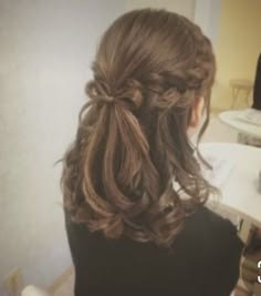 Effortless Elegance: Chic Curly Hairstyles for Medium-Length Locks Hair Set, Hair Stylies, Penteado Cabelo Curto, Hair Long, Hairstyles Haircuts, Aesthetic Hair, Prom Hair, Pretty Hairstyles, Wedding Hair