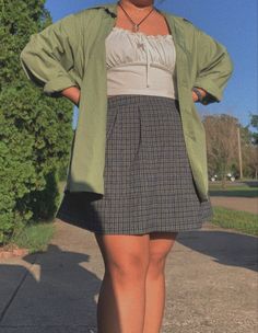 Green Outfit Aesthetic Plus Size, White Skirt Plus Size Outfit, Mid Size Sweatpants Outfit, Moda Plus Size 2022, Clothes Aesthetic Plus Size, Plus Size Outfit Aesthetics, Aesthetic Outfits Midsize, Aesthetic Outfit Plus Size, Green Plus Size Outfits