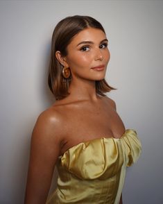 Half Up Half Down Short Hair, Curled Hairstyles For Medium Hair, Rich Brown Hair, Dewy Makeup Look, Olivia Jade, Light Curls, Guest Hair, Bridal Makeup Looks