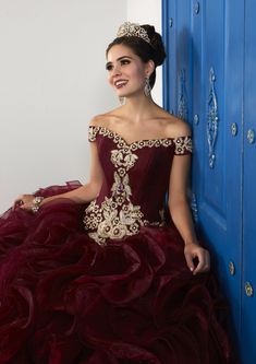 Dark Red Dress, Mexican Quinceanera, Mexican Quinceanera Dresses, Quincenera Dresses, Quinceñera Dresses, Dresses Gold, Dress Maroon, Corset Boning, Military Ball Dresses