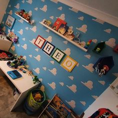 a child's room with toys and books on the shelves