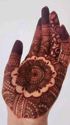 Mehandi Design Mehndi Henna Ideas, Mehandi Designs Designer, Simple Designer Mehndi Designs, 3d Mendhi Design, Mehedi Design Simple Aesthetic, Simple Elegant Mehendi Designs, Wedding Mehndi Designs For Hands, Mehendhi Designs Aesthetic, Long Mehendi Designs