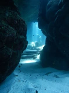 an underwater view of some rocks and water