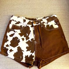 Romwe Animal Print Size 4 With Tags Brown Cow Print Shorts, Cow Print Clothes, Printed Sweater, Themed Outfits, Cow Print, Printed Shorts, Animal Print, Tags, Cowboy