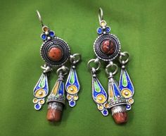 Magnificent Kabyle earrings in enameled sterling silver with blue, green and yellow colors, inlaid with two real coral cabochons. ✓ Height: 8 cm. ✓ Width: 3 cm. ✓ Material: 925 sterling silver, real coral. ✓ Weight: 29.6 grams. ✓ Origin: Greater Kabyle region 1960s - Algeria. ✓ Shipping will always be via DHL for free. ✓ Shipping to USA 3-7 business days. ✓ Shipping to Europe 3-5 working days. I have been working in the field of crafts for 30 years and for the first time I am selling on websites Artisan Pierced Pendant Jewelry, Unique Blue Inlay Earrings, Unique Blue Earrings With Inlay, Multicolor Enamel Earrings, Artisan Pendant Jewelry For Pierced Ears, Blue Enamel Dangle Jewelry, Blue Inlay Earrings For Gift, Blue Inlay Earrings For Gifts, Bohemian Multicolor Enamel Earrings