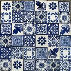 blue and white tiles with flowers on them are arranged in the shape of square shapes