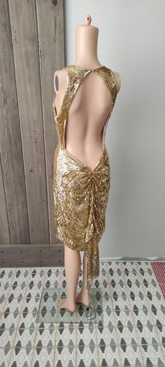 Naeem Khan Haute Couture OPEN BACK sexy Dress S/M | eBay Luxury Sleeveless Evening Dress For Night Out, Glamorous Sleeveless Mini Dress For Gala, Luxury Gold Midi Dress For Party, Sleeveless Midi Dress For Gala Night Out, Sleeveless Backless Evening Dress For Party Season, Fitted Halter Neck Dress For Gala, Sleeveless Backless Dress For Evening Parties, Chic Embellished Halter Dress, Elegant Backless Dresses For Gala