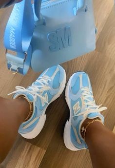 #kicks #shoes #newbalance #stevemadden Dr Shoes, Jordan Shoes Girls, Kicks Shoes, Shoes Outfit Fashion, Looks Party