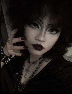 Trad Goth Makeup Poc, Goth Makeup Almond Eyes, Prom Goth Makeup, Trad Goth Eyebrows, Plus Size Goth Makeup, Trad Goth Photoshoot, Goth Witch Makeup, Makeup Ideas Goth, Basic Goth Makeup