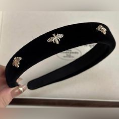 Elegant And Stylish Women Headbands: Our Bee Headband Is Designed With A Classy Black Velvet Finish And Metal Bee Adornment, Adding A Touch Of Sophistication And Fashion To Any Hairstyle. Pearl Hair Bands Can Be Worn Alone Or With Black Headband, Making It A Must-Have Accessory For Any Occasion. Designer Headbands: Ditch The Ordinary Velvet Headbands And Embrace The Unique Bohemian Style Of Our Aesthetic Headbands. Beautifully Crafted Bee Metal Fittings, These Women's Fashion Headbands Exude An Aesthetic Headbands, Bee Headband, Black Velvet Headband, Black Headbands, Velvet Headbands, Headband Making, Women Headbands, Metal Bee, Fashion Headbands