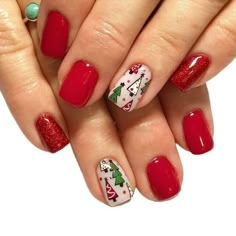 Features: Christmas tree false nails is beautiful, which will add elegant feeling to your nail. Funny to decorate nails with your family and friend when family gathering and party, enjoy your special look nail and the good for time. Short square press on nails are suitable for nail enthusiasts, beauty salons, and anyone who loves to experiment with their look. Glittering full cover stick on nails is suitable for nail enthusiasts who want professional results. These short false nails are suitable Nagel Tips, Stick On Nails, Christmas Nail, Christmas Nail Art, Holiday Nails