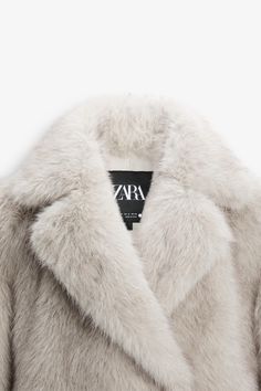 Zara Faux Fur Jacket, Winter Fits Classy, Zara New Collection 2024, Winter Jackets Women Aesthetic, Christmas Wishlist Clothes, Zara Coats Women, Zara Fur Jacket, Zara Coats, New York Winter Fashion