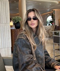 Cool Tone Blonde Balayage Brunettes, Dark Blonde Face Framing Highlights, Bronze Blonde Balayage, Hair Day Outfit, Blonde From Brown, Soft Blonde Highlights On Brown Hair, Teddy Blonde Hair, Low Maintenance Bronde