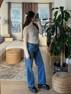 Spring Study Outfit, Style Chunky Sweater, Casual Comfy Outfit Fall, Thanksgiving Jeans Outfit, January 2024 Outfits, Cute Modest Church Outfits, Casual Winter Outfits Aesthetic, Thanksgiving Host Outfit, Cold Cute Outfits