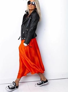 Grunge Mama, Instagram Grunge, Adrette Outfits, Rok Outfit, Orange Skirt, 가을 패션, Black Leather Jacket, Looks Style