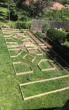 the garden is being built with wooden boards