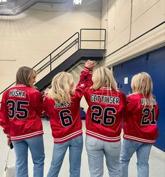 Nhl Wags Outfits, Wag Jackets, Wags Outfits, Football Bf, Wag Outfits, Nfl Wife, Nfl Wives, Gameday Fits, Hockey Wife