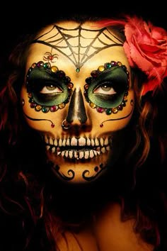 29 Breathtaking Día De Los Muertos Photos - BuzzFeed Mobile Makeup Carnaval, Mascaras Halloween, Day Of Dead, Scary Halloween Costume, Scary Halloween Costumes