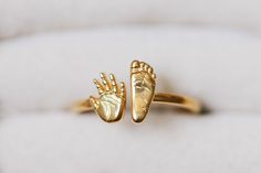 18k Solid Gold Plated 925 Sterling Silver Ring * Baby Hand & Footprint Ring * Family Heirloom Ring * New Mom Gift  💗 Personalize your experience with your baby's hand and footprints, embracing the joy of parenthood through our exquisite design💗  ORDERING INSTRUCTIONS *  Simply send your baby's hand and foot pictures via Etsy Messenger. *  Use the 'Personalization Box' to specify any additional engraving requests. We will accommodate them to the best of our ability. ATTENTION TO DETAILS *  This 3mm / 3.5mm wide band is crafted from 925 sterling silver with 18k gold plated using our high-fidelity carving technique, ensuring you never have to compromise on luxury. QUICK TURNAROUND *  We understand how important it is for you to receive your custom jewelry quickly. That's why we ensure the f Family Heirloom Ring, Heirloom Ring, Baby Gold Rings, Heirloom Rings, Baby Footprint, Baby Rings, Heirloom Gifts, Gold Jewelry Stores, Baby Hands