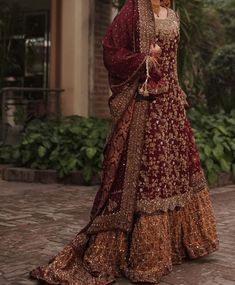 Red Bridal Lehenga Pakistani, Baraat Dress, Gharara Designs, Pakistan Bridal, Bridal Lengha, Shadi Dresses, Mehendi Outfits