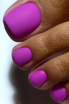 21 best nail color ideas for tanned skin 2024: Beautiful and inspiring designs Pedicure Colour Ideas, Matte Pedicure Ideas, August Toenails Colors, Summer Pedicure Colors 2024, Classy Toe Nail Colors, Nail Colors For Black Women, Summer Nail Colors 2024, Summer Mani Pedi, Trending Pedicure