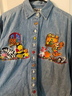 Childhood Clothes, Disney Outfits Summer, Embroidered Ideas, Disney Ootd, Custom Jeans Diy, Rose Bowl Flea Market, Kids Wear Boys, Disney Themed Outfits, Denim Embroidery